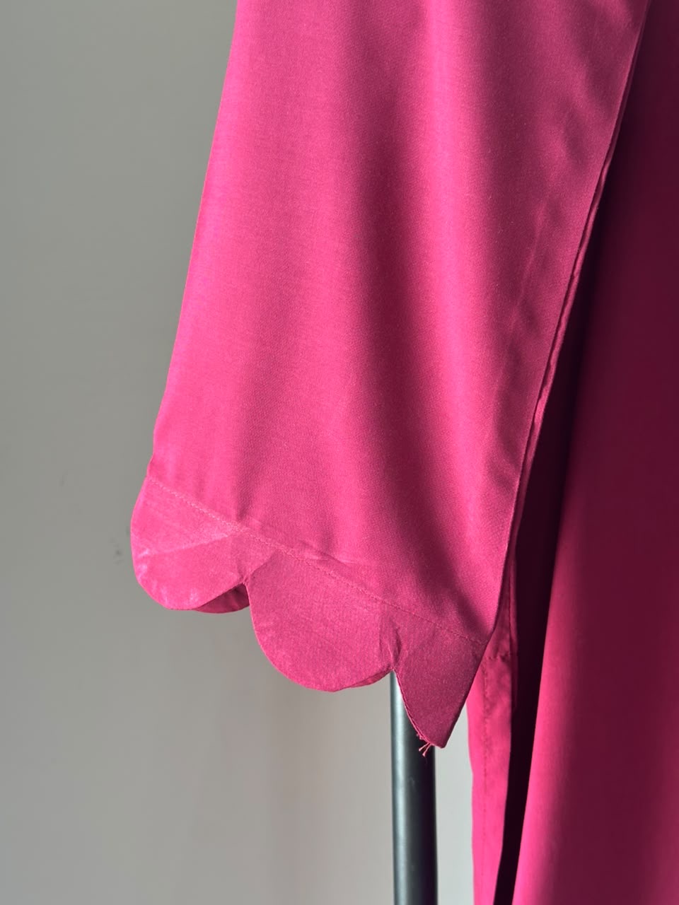 Berry scallop linen
