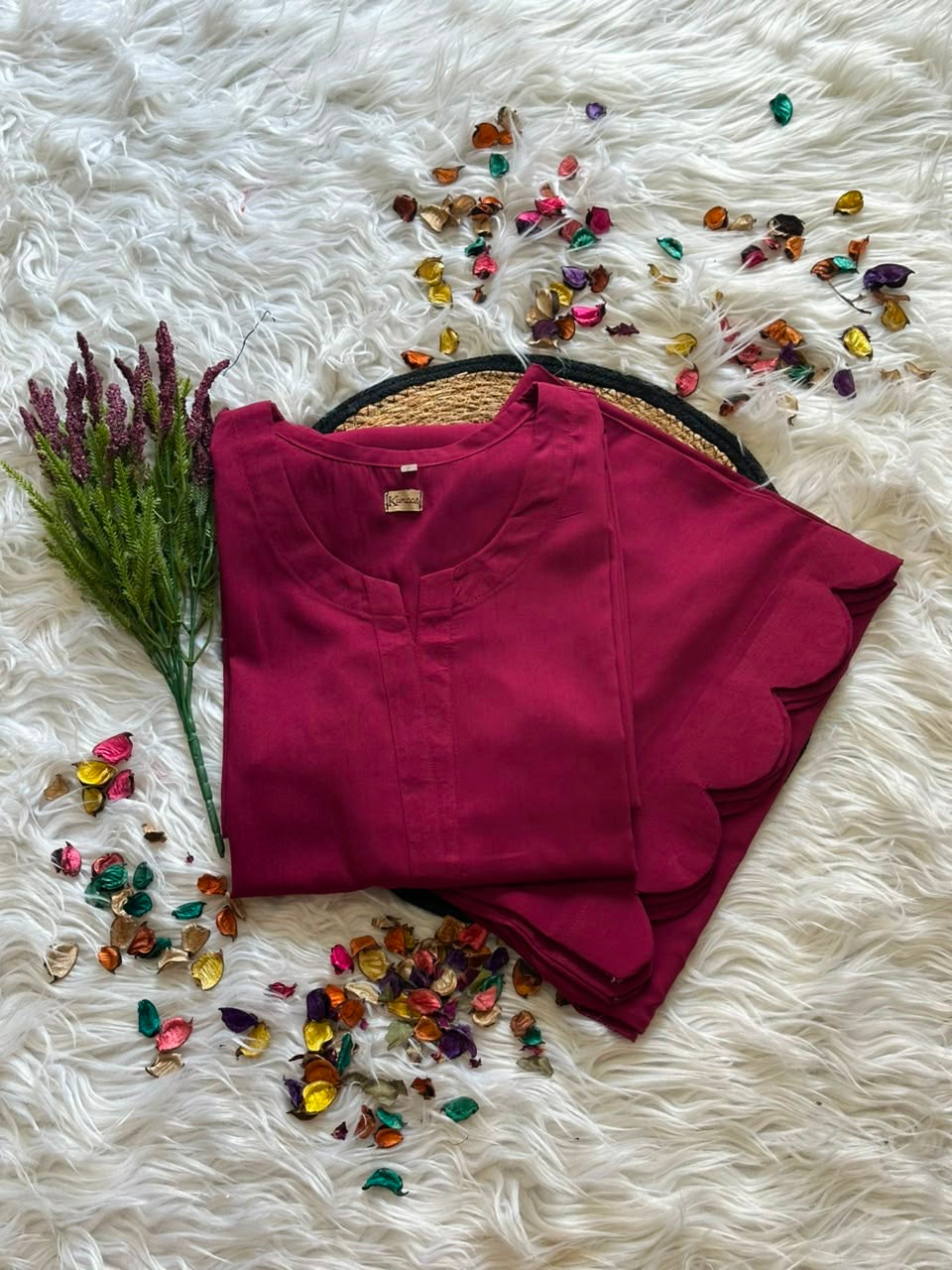 Berry scallop linen