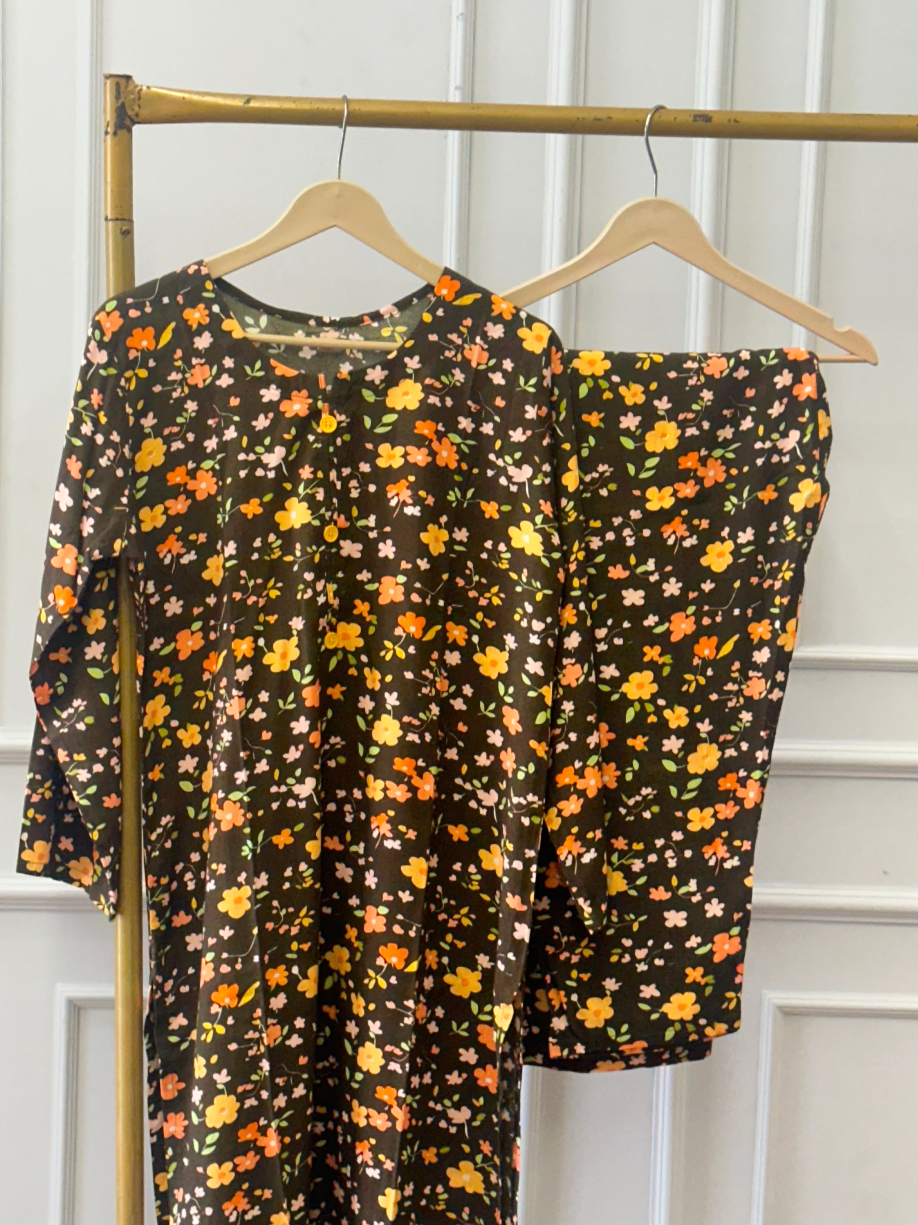 Retro blossom linen