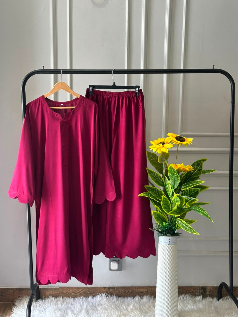 Berry scallop linen