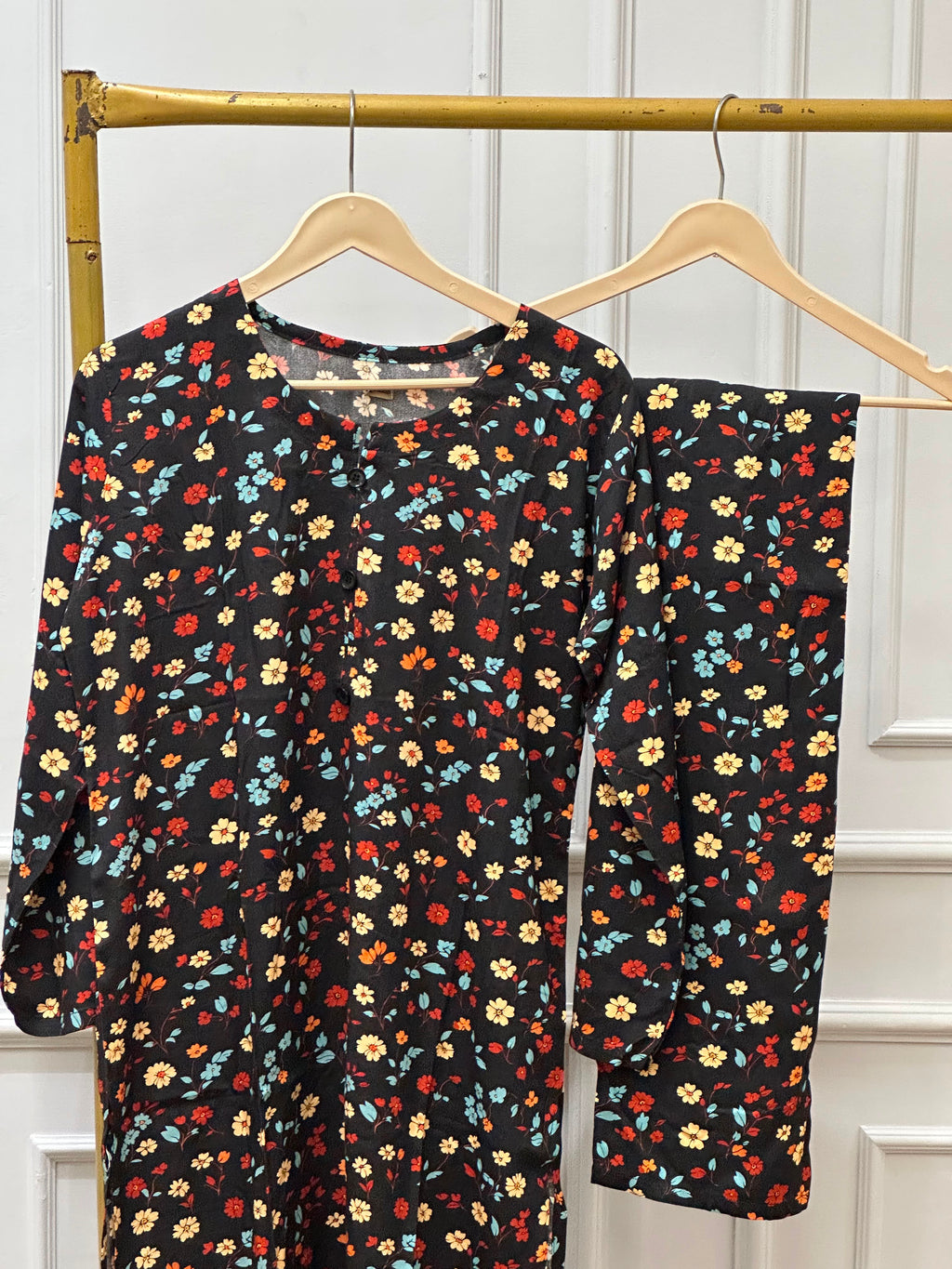 Black flower linen