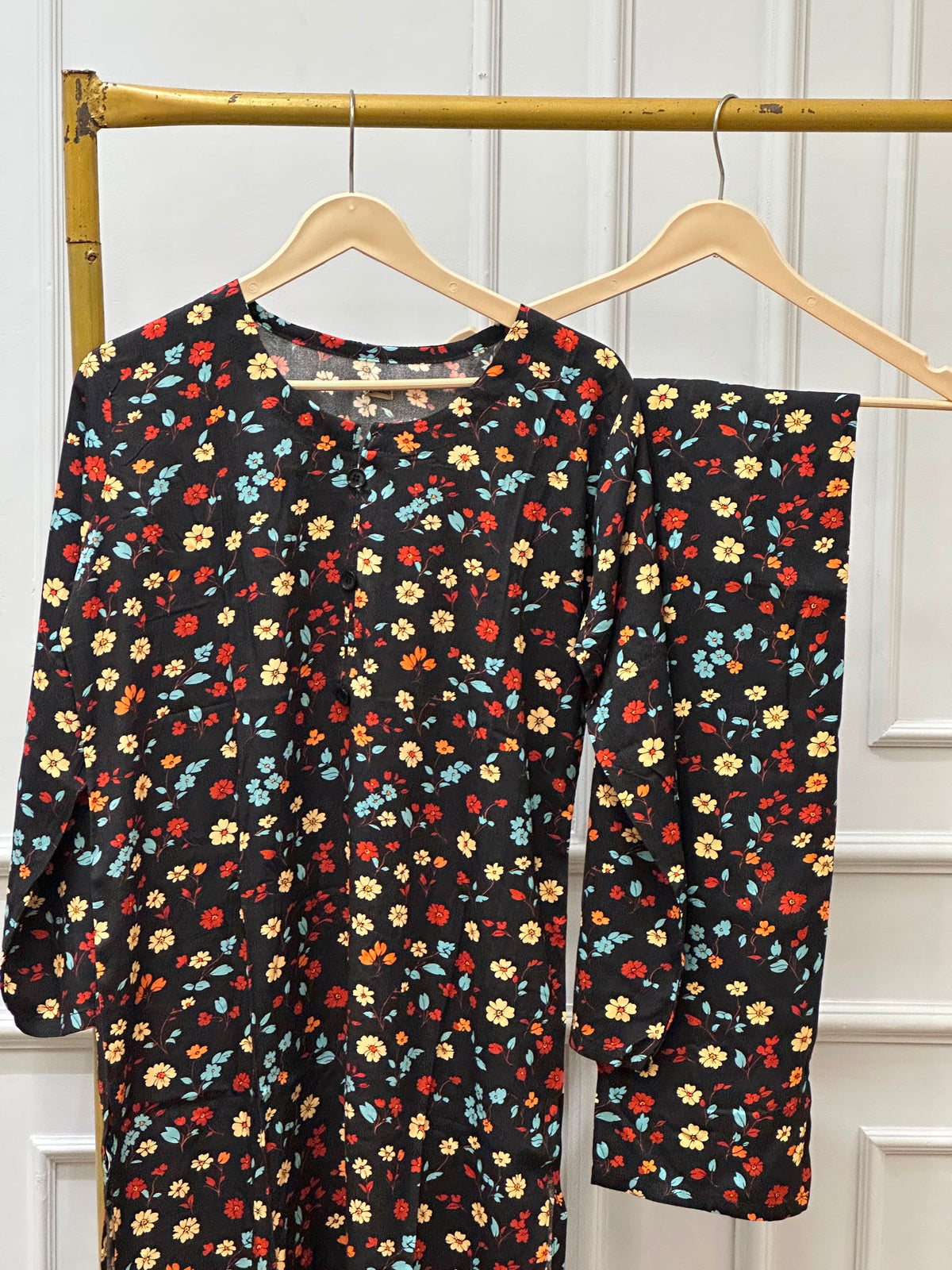 Black flower linen