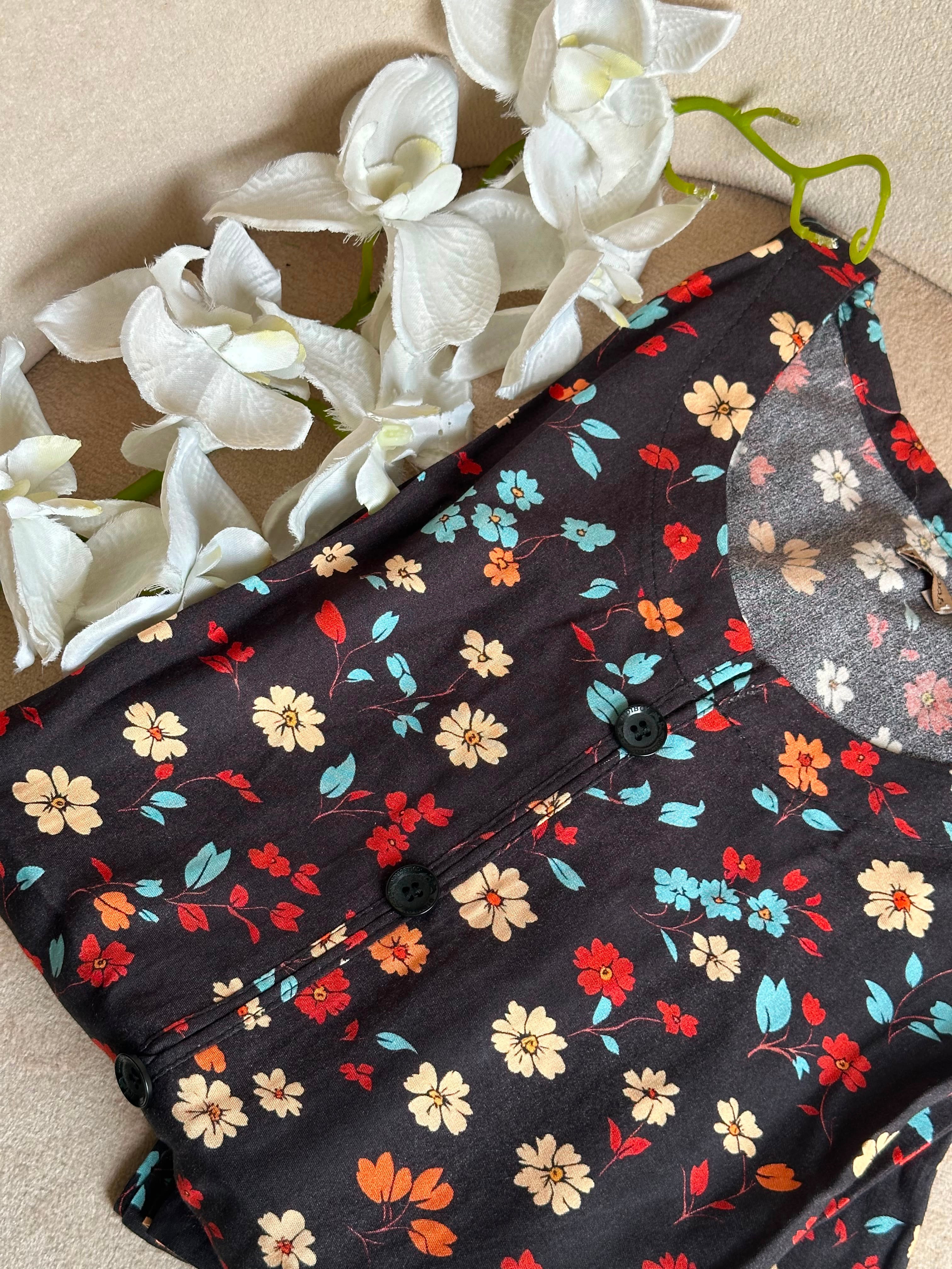 Black flower linen
