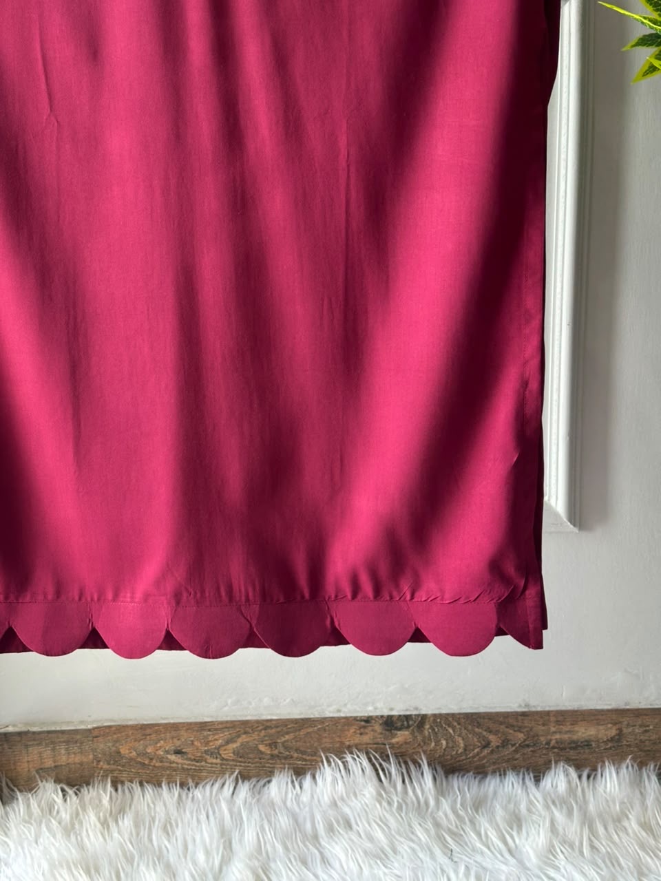 Berry scallop linen