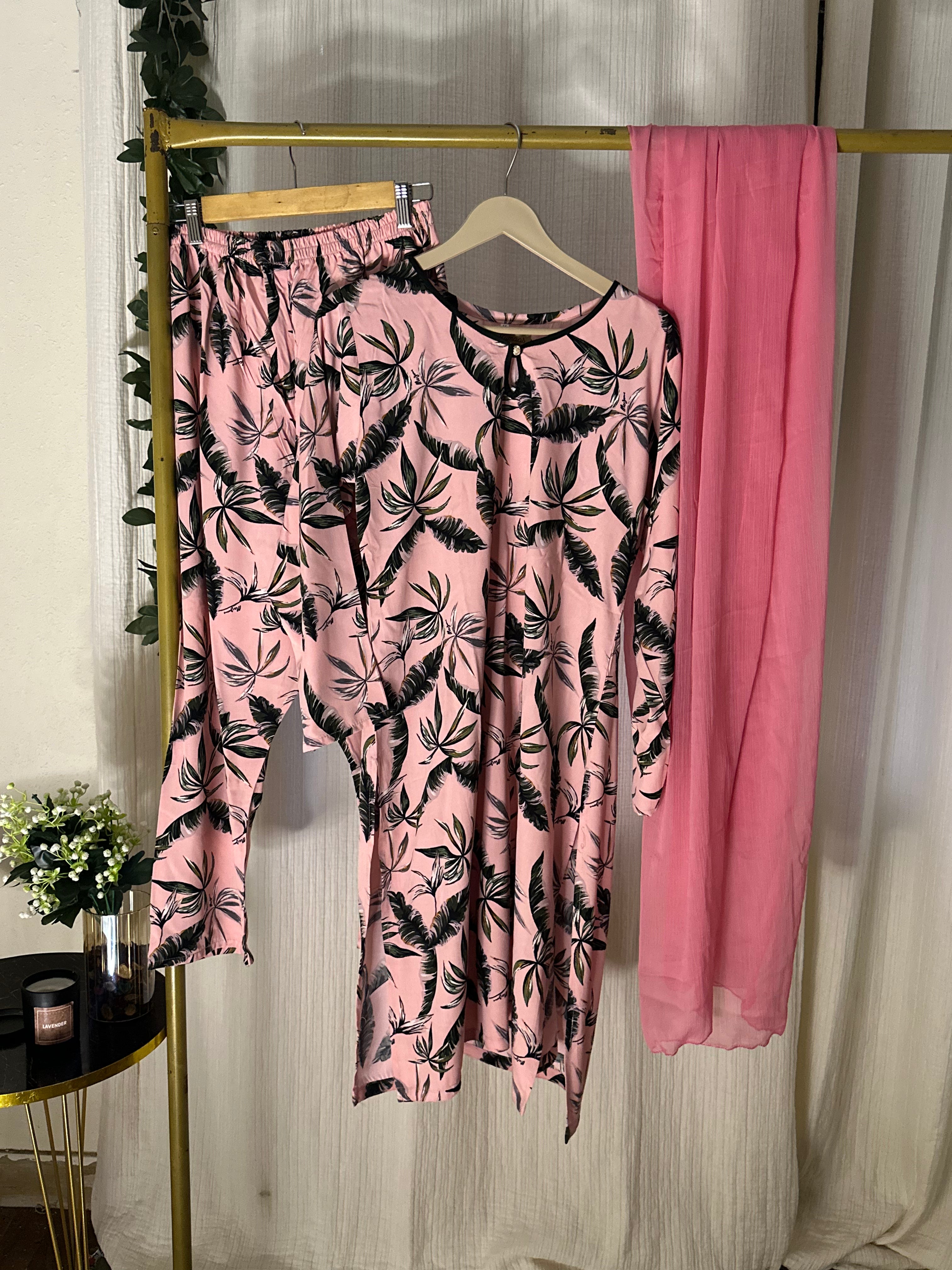 Pink feather linen