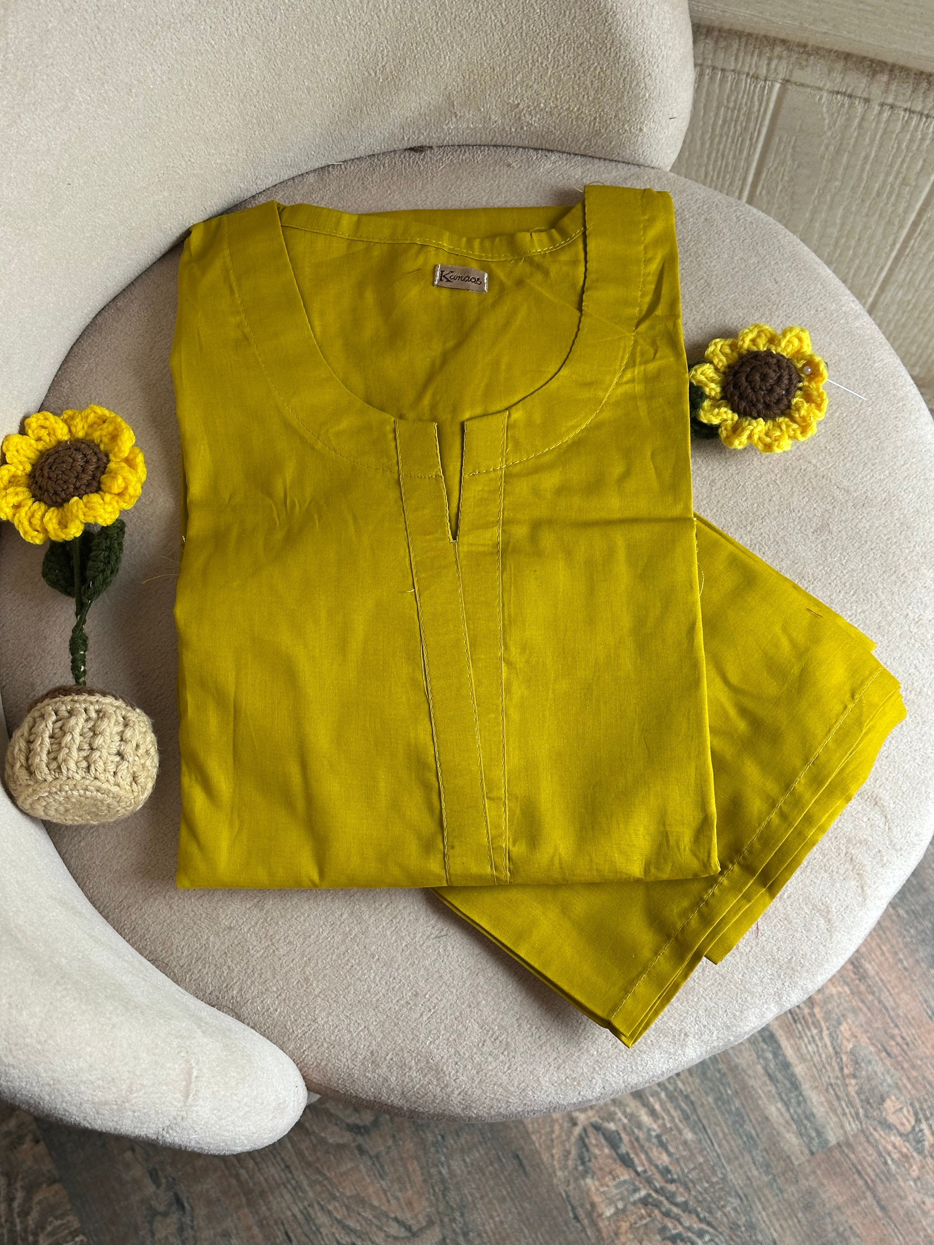 Yellow solid lawn