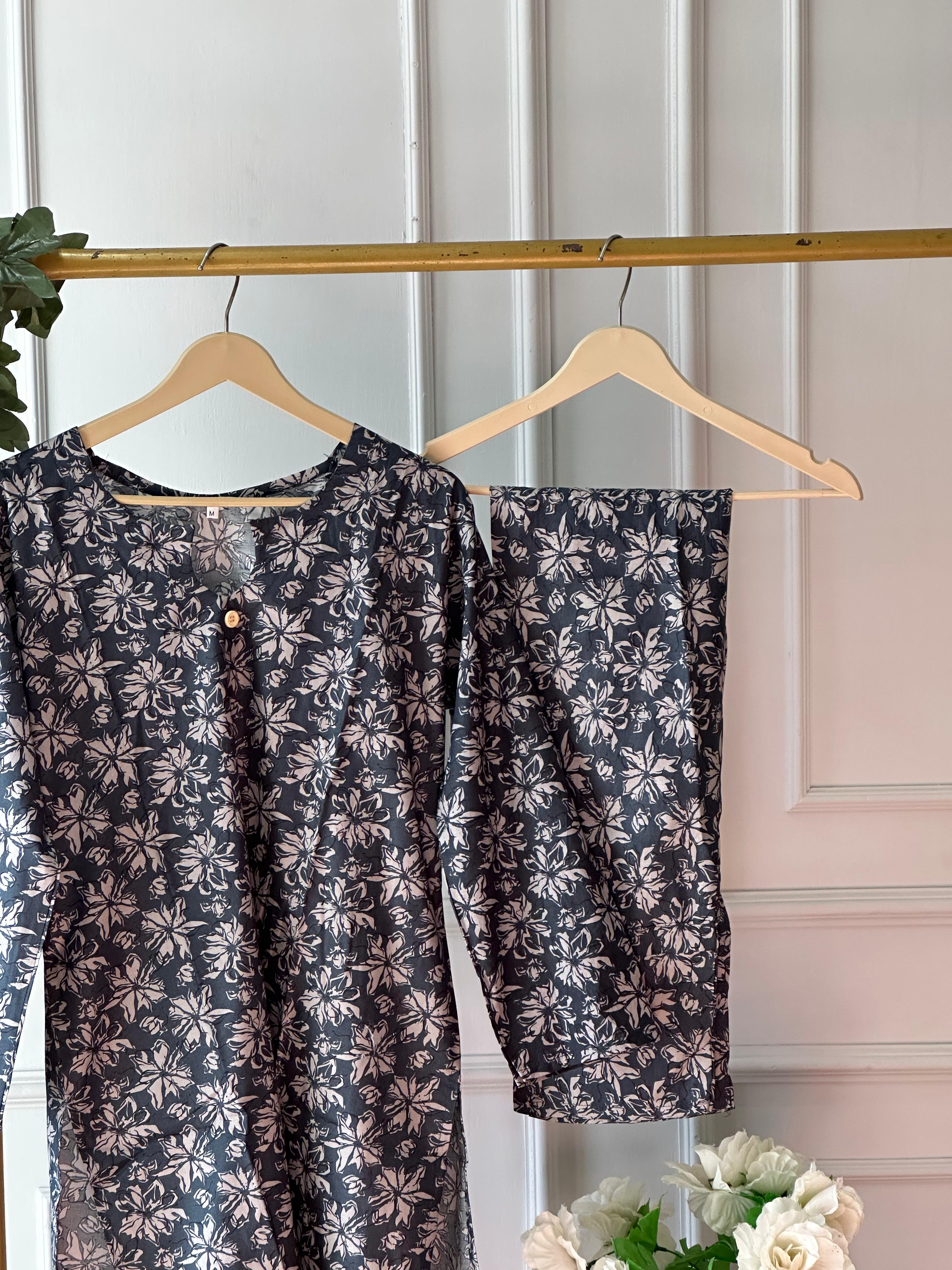 Monochrome bloom lawn