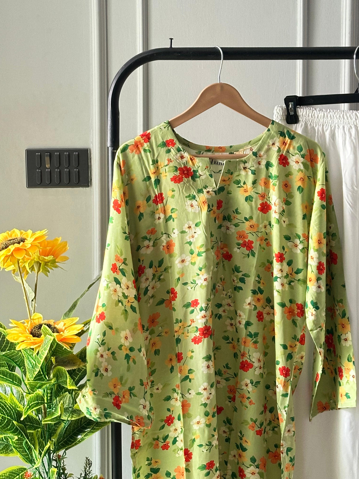 Pistachio petals linen