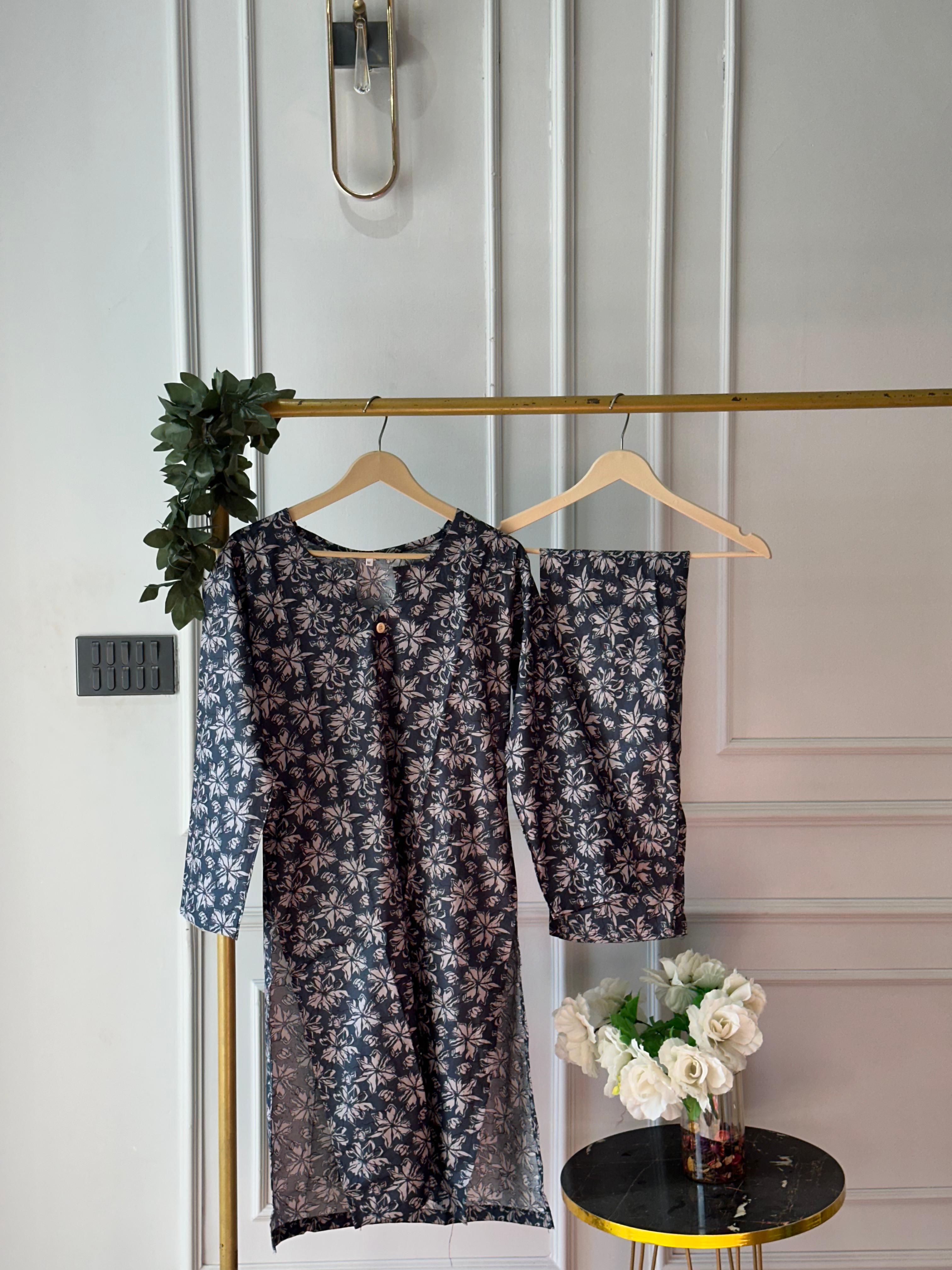 Monochrome bloom lawn