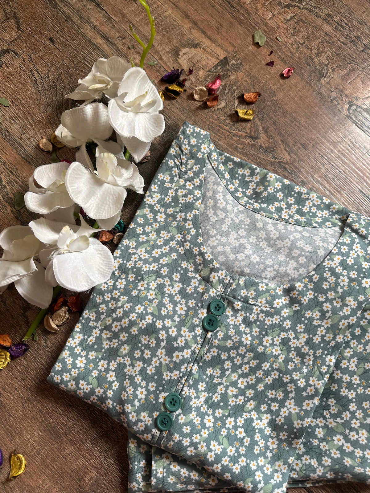 Teal gardenia linen