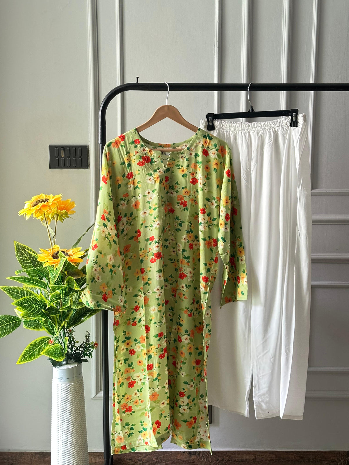 Pistachio petals linen